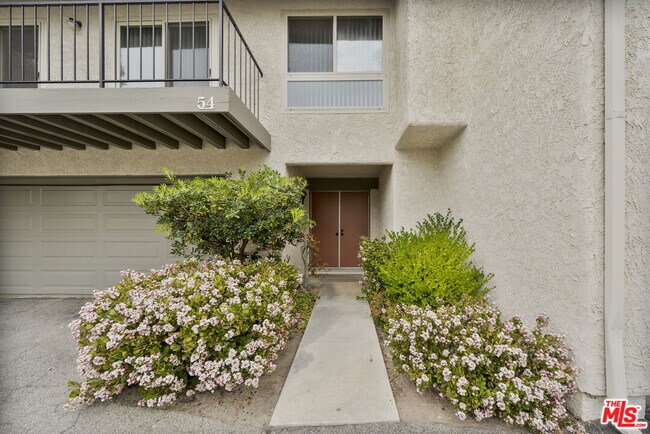 19515 Rinaldi St in Los Angeles, CA - Building Photo - Building Photo
