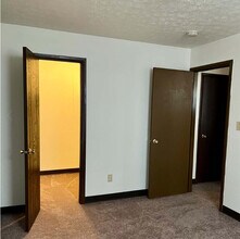 Heights Manor Apartments in East Liverpool, OH - Foto de edificio - Building Photo