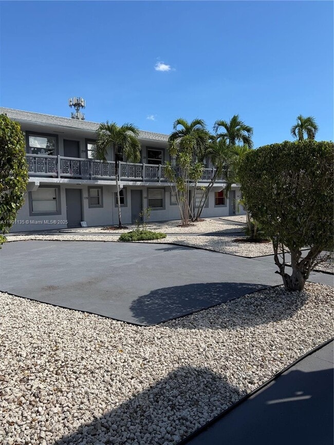 property at 2113 Davie Blvd