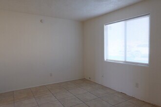 1730 E Prince Rd-Unit -1 in Tucson, AZ - Building Photo - Building Photo