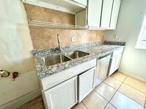 8405 Wilcrest Dr in Houston, TX - Building Photo - Building Photo