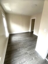 239 W 16th St, Unit 4 in Erie, PA - Foto de edificio - Building Photo