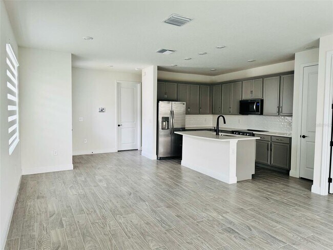 9304 Gulf Hvn Dr in Parrish, FL - Building Photo - Building Photo