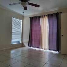 8469 Sands Point Dr in Houston, TX - Building Photo - Building Photo