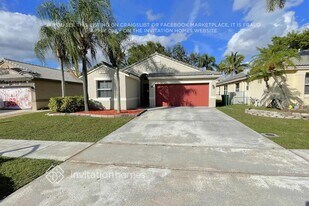 9901 Red Heart Ln in Tamarac, FL - Building Photo