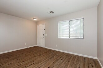 1836 E Silversmith Trail in San Tan Valley, AZ - Foto de edificio - Building Photo