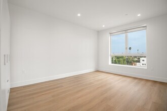 4418 S Slauson Ave, Unit 401 in Los Angeles, CA - Foto de edificio - Building Photo