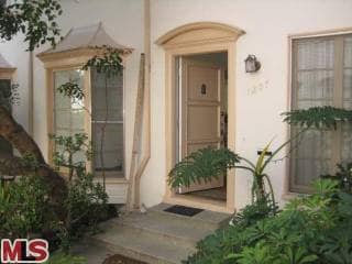 1201 S Ogden Dr in Los Angeles, CA - Building Photo - Building Photo