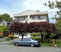 The Vikingstad Apartments in Seattle, WA - Building Photo - Building Photo