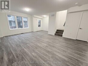 14 Kingbird Cmn in Cambridge, ON - Building Photo - Building Photo