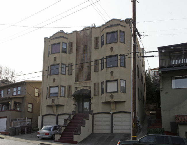 693 Macarthur Blvd in Oakland, CA - Building Photo - Building Photo