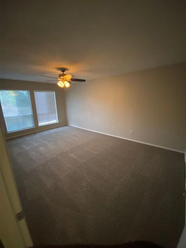 4634 Country Creek Dr in Dallas, TX - Building Photo - Building Photo