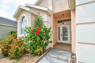 831 Corvina Dr in Davenport, FL - Foto de edificio - Building Photo