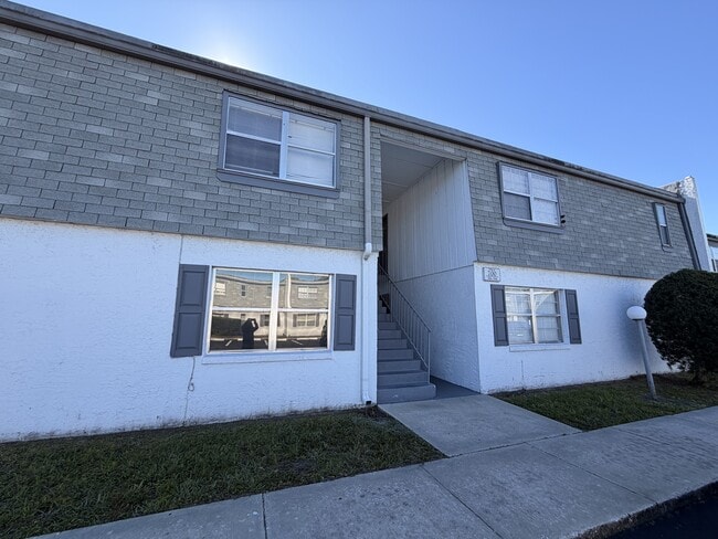 property at 1000 S Semoran Blvd