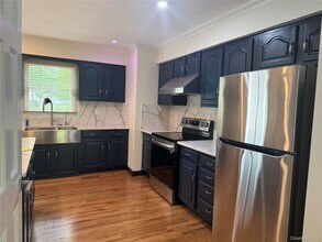 60 Eisenhower Dr in East Quogue, NY - Building Photo - Building Photo