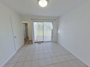 2109 S Grove St in Wichita, KS - Building Photo - Building Photo