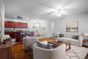 402 Madison Ln S E in Smyrna, GA - Building Photo