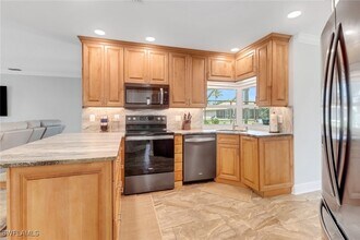 6060 Perthshire Ln in Ft. Myers, FL - Building Photo - Building Photo