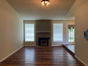 217 Charles Ct in Newberg, OR - Building Photo - Building Photo