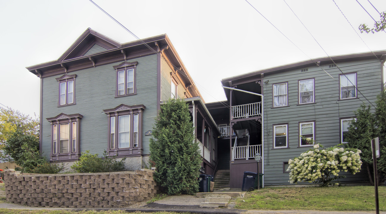 20 Chapel St in Biddeford, ME - Building Photo