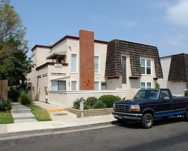 16681 Sims St in Huntington Beach, CA - Building Photo - Building Photo