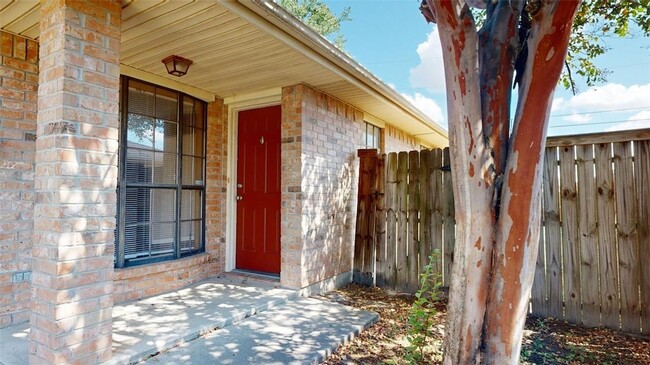1915 Woodsman Dr in College Station, TX - Building Photo - Building Photo