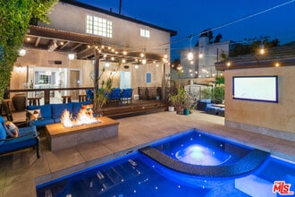 711 Huntley Dr in West Hollywood, CA - Building Photo - Building Photo