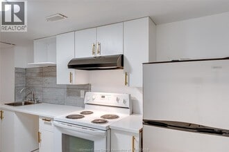 1627 Marentette Ave in Windsor, ON - Building Photo - Building Photo