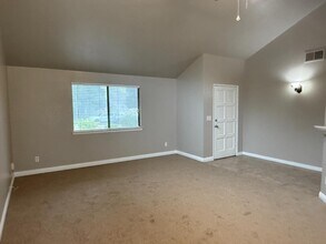 7738 N Woodrow Ave in Fresno, CA - Building Photo - Building Photo