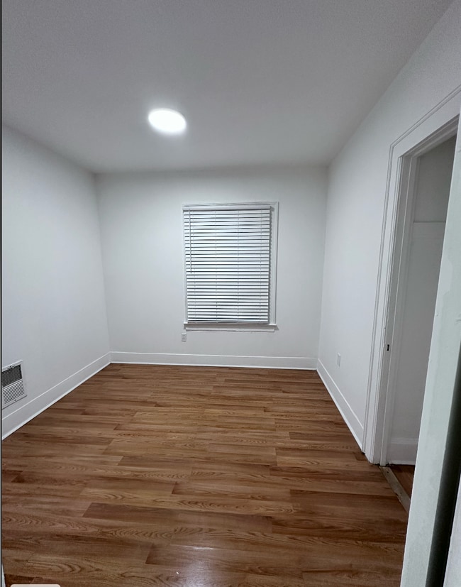 409 Raines Park, Unit 2 in Rochester, NY - Foto de edificio - Building Photo