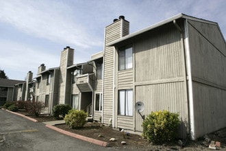 Cascade Crest Condominiums in Vancouver, WA - Building Photo - Building Photo