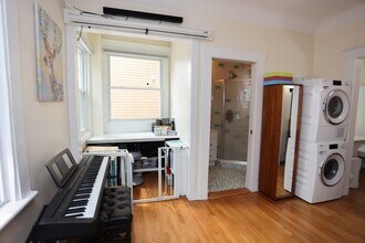 2 Arnold Cir, Unit 1 in Cambridge, MA - Building Photo - Building Photo
