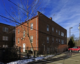 2708 Mayfield Building in Cleveland, OH - Foto de edificio - Building Photo