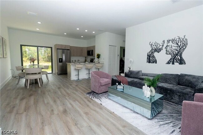 property at 1125 Deauville St E