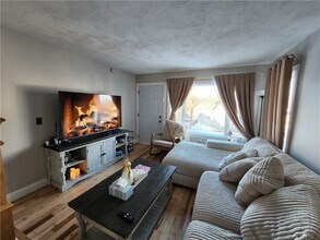 198 Sunbury St in Providence, RI - Building Photo - Building Photo