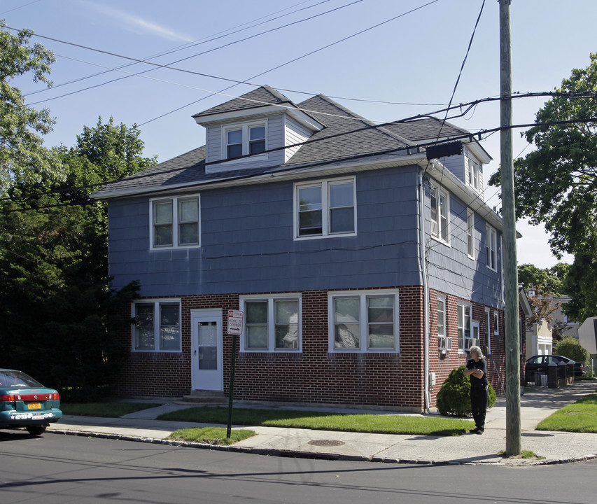 347 Bryant Ave in Floral Park, NY - Foto de edificio