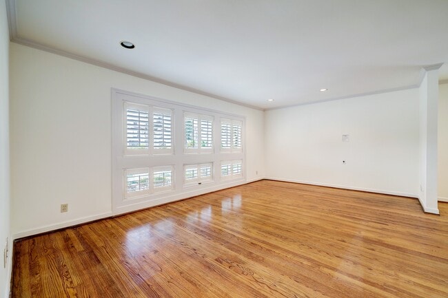 5642 Wickersham Ln in Houston, TX - Building Photo - Building Photo