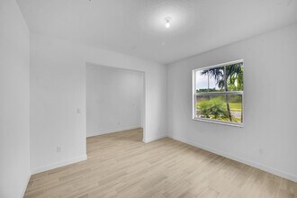 6433 Cedar Pl in Fort Pierce, FL - Building Photo - Building Photo