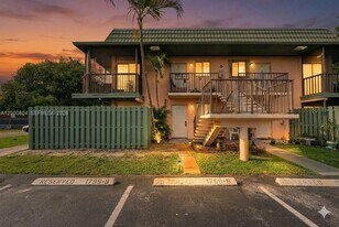 1799 Fairview Villas Dr in West Palm Beach, FL - Building Photo