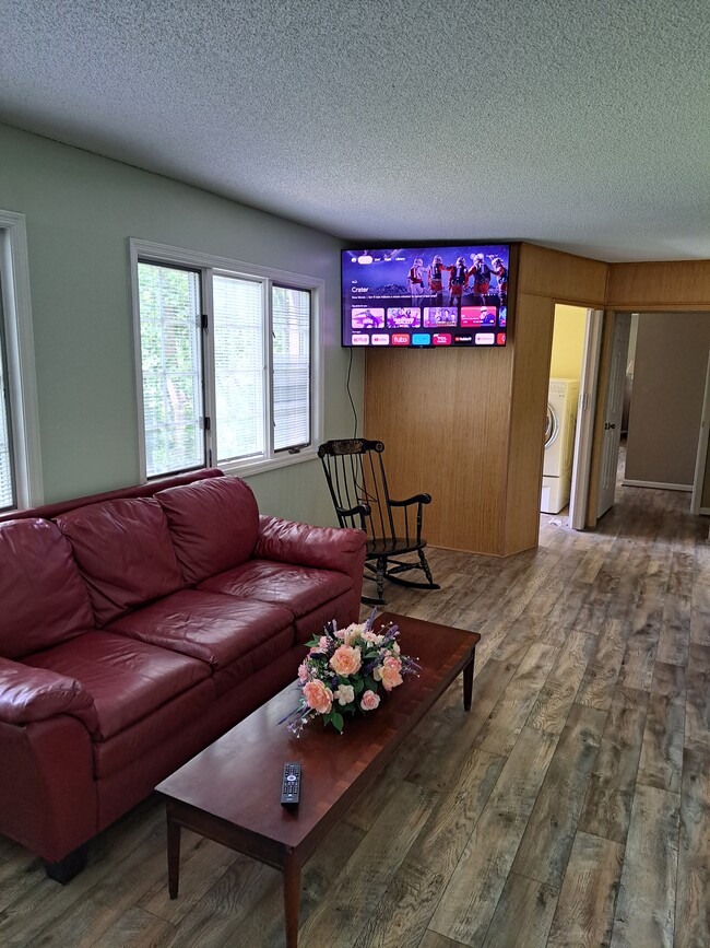 1600 Woodland Way, Unit Lakeside apartment