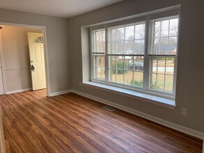 4811 Ferncrest Dr in Greensboro, NC - Building Photo - Building Photo