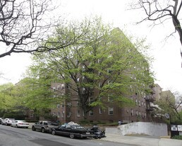 Arden Terrace in Kew Gardens, NY - Building Photo