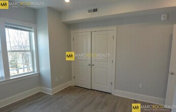 120 Kenrick St, Unit 5 in Boston, MA - Building Photo - Building Photo