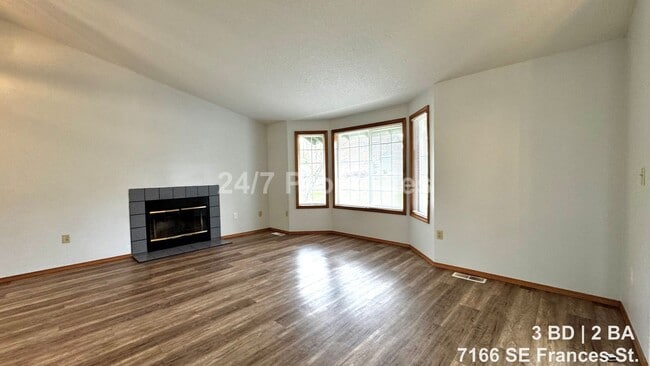 7166 SE Frances St in Hillsboro, OR - Building Photo - Building Photo