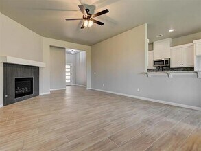 1935 W Flintlock Wy in Mustang, OK - Building Photo - Building Photo