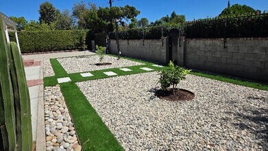 12345 winnetka in Winnetka, CA - Foto de edificio - Building Photo