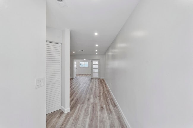 273 NW 36th Ave in Deerfield Beach, FL - Building Photo - Building Photo