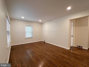 10159 Sutherland Rd in Silver Spring, MD - Building Photo - Building Photo