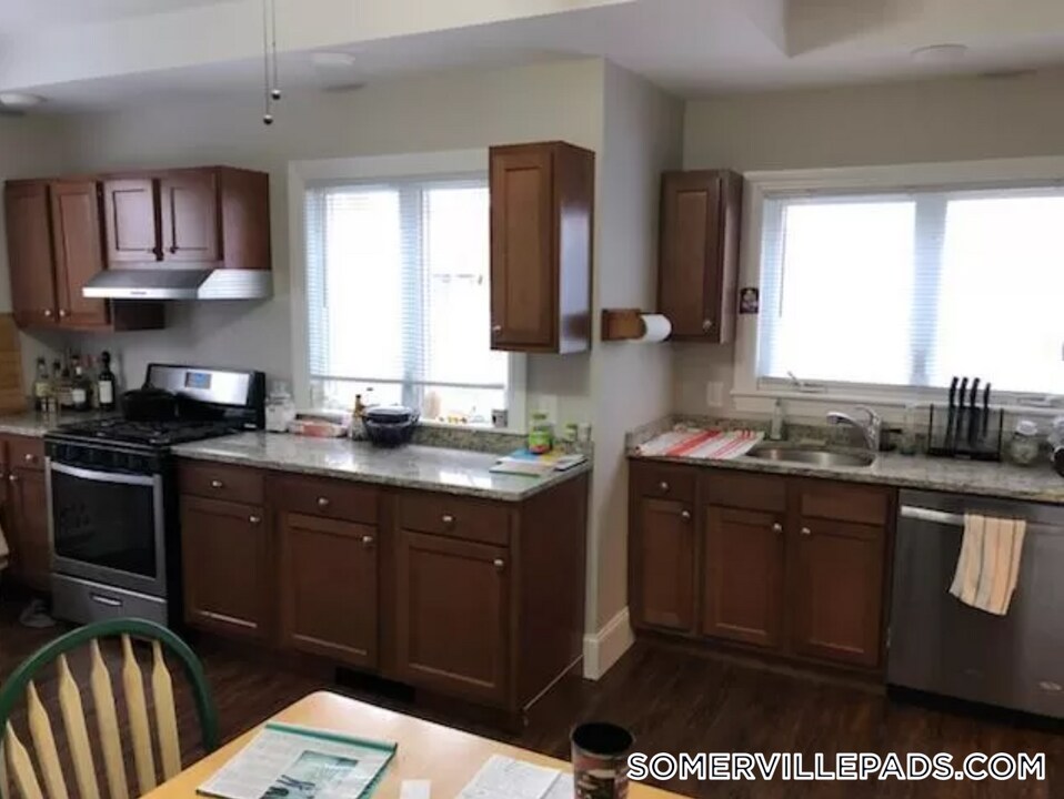 195 College Ave in Somerville, MA - Building Photo