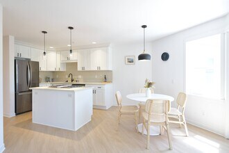 1008 6th Ave N, Unit 203 in Seattle, WA - Building Photo - Building Photo